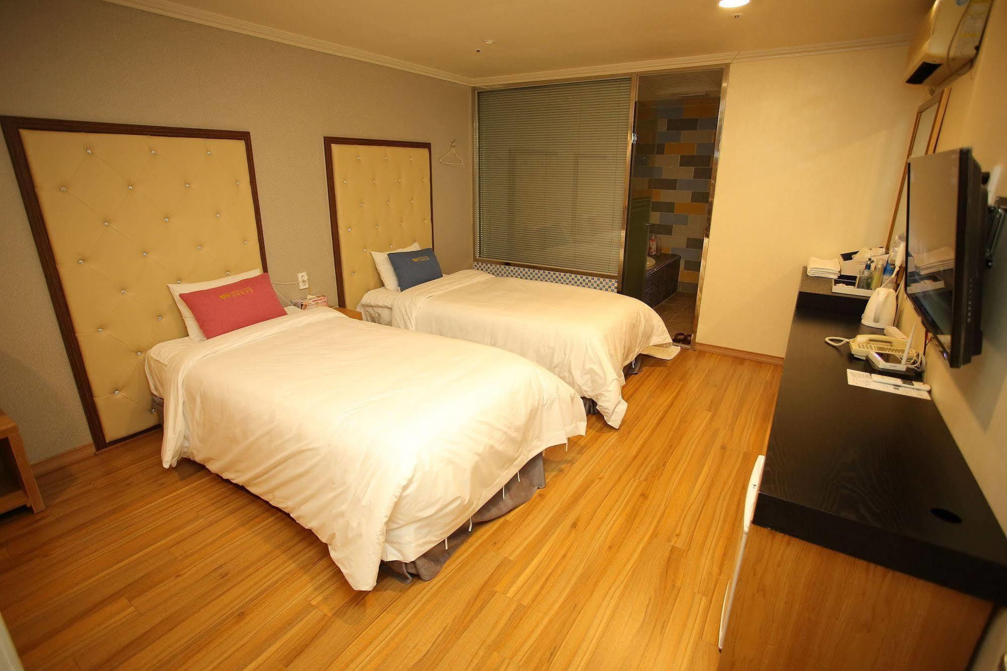 Central Hotel Changwon Exterior photo