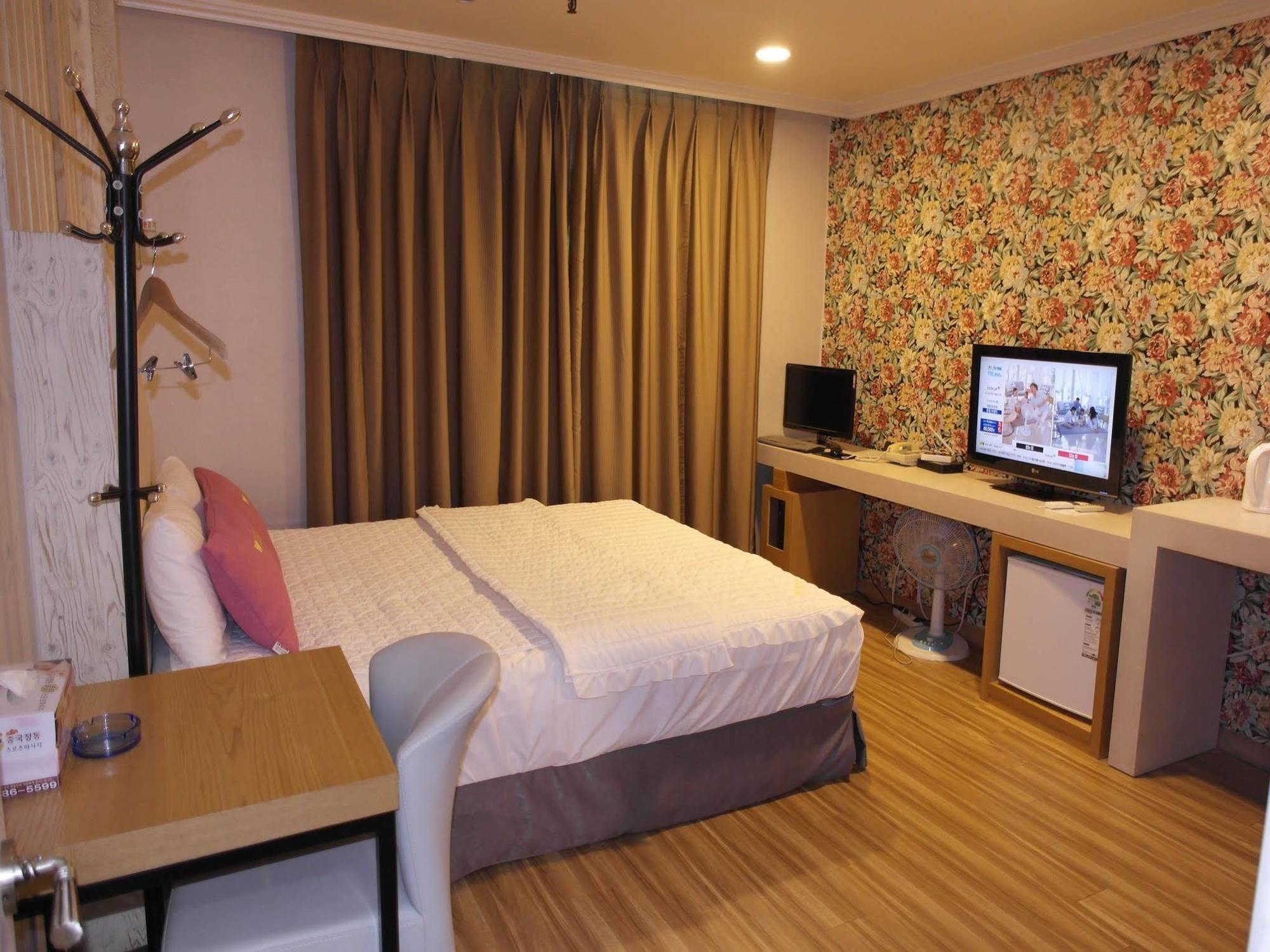 Central Hotel Changwon Exterior photo
